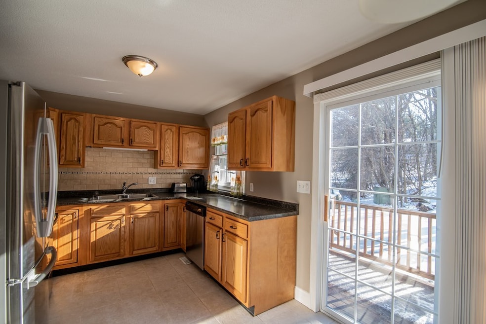 2 Pine St unit D, Derry, NH 03038 - photo 1