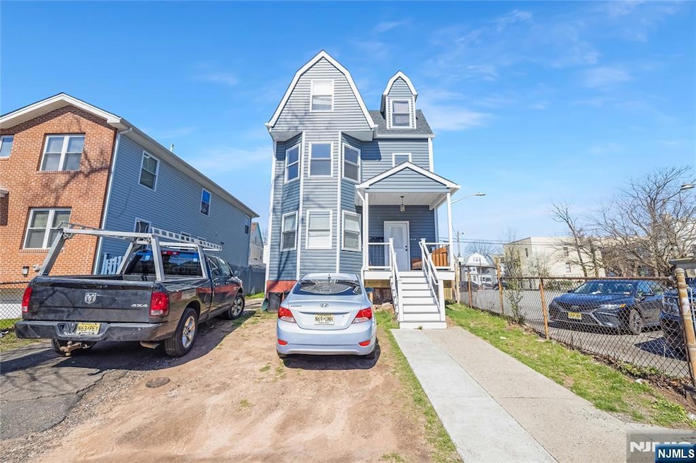 Pending $729,000 • Co-Listing Agent