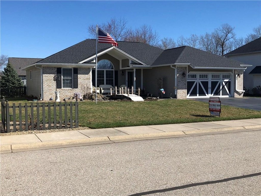 6135 E Meadow Ridge Rd, Columbus, IN 47203 - photo 1