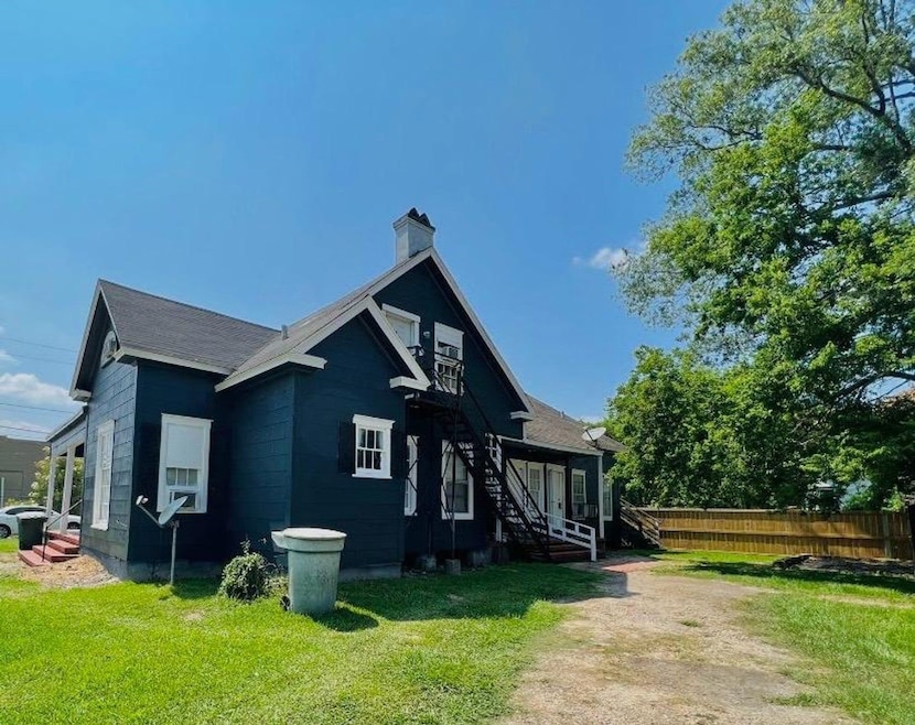 1142 Lyle St unit 4, Beaumont, TX 77701 - photo 1