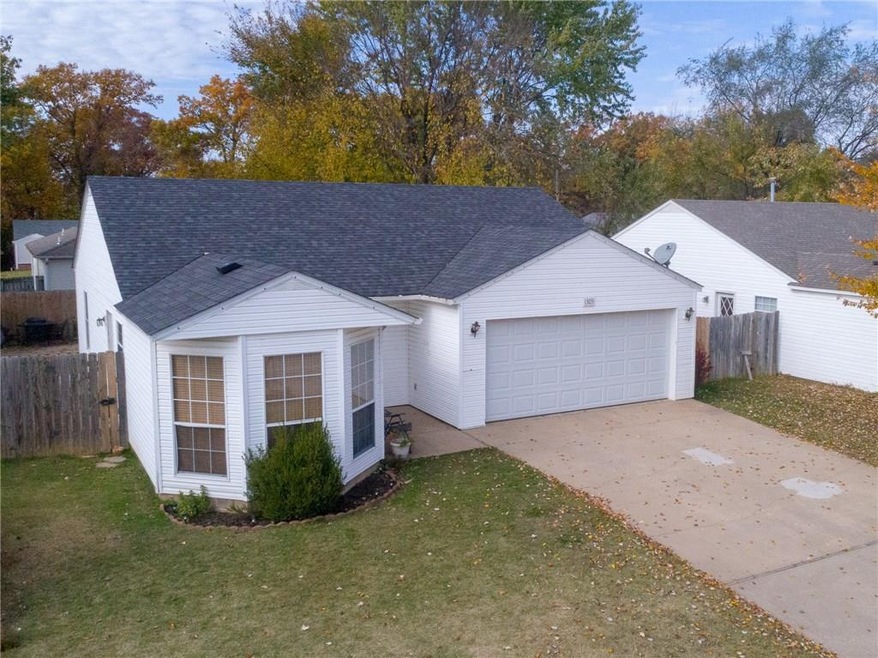 This lovely Bentonville home is ready for your family. Great bay window in living room!