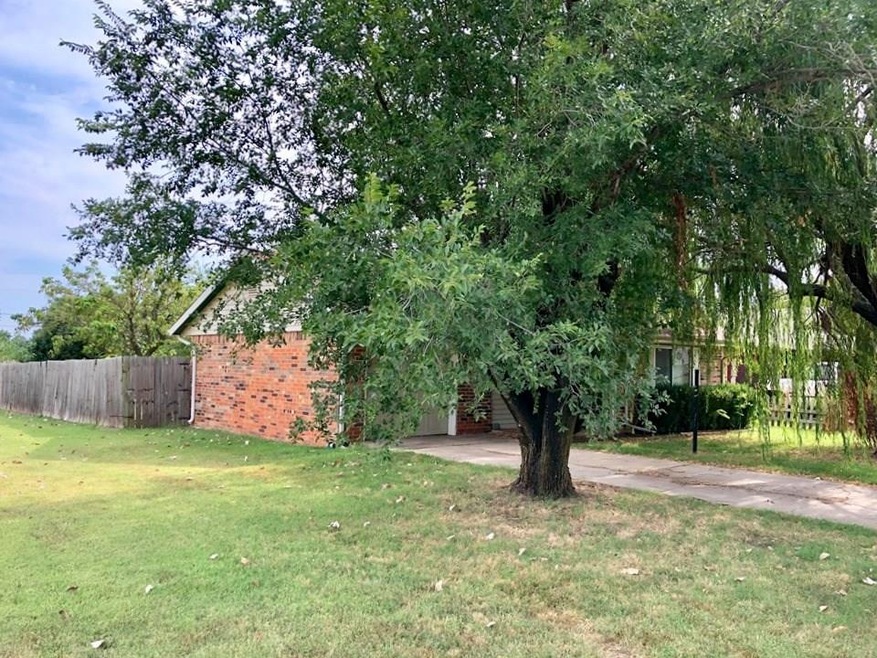 1819 W Midland St, Shawnee, OK 74804 - photo 1
