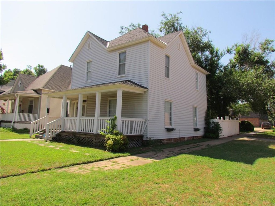 401 E Noble Ave, Guthrie, OK 73044 - photo 1