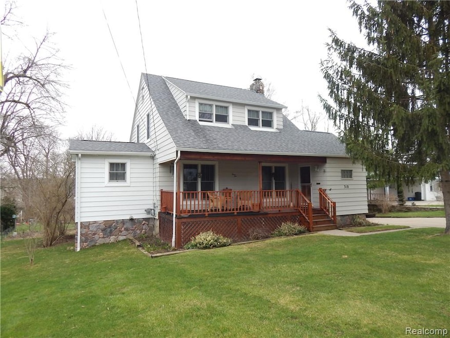 310 Chamberlain St, Flushing, MI 48433 - photo 1