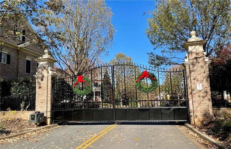 Weston Gates- Beautiful Weston gated in front and 