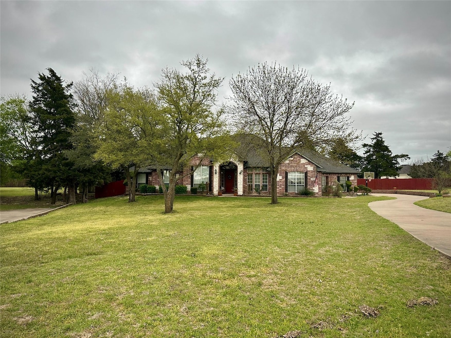 View of front of house with a front lawn, driveway
