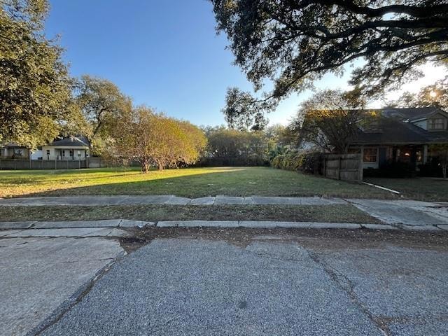 1410 Aviators St, New Orleans, LA 70122 - photo 1