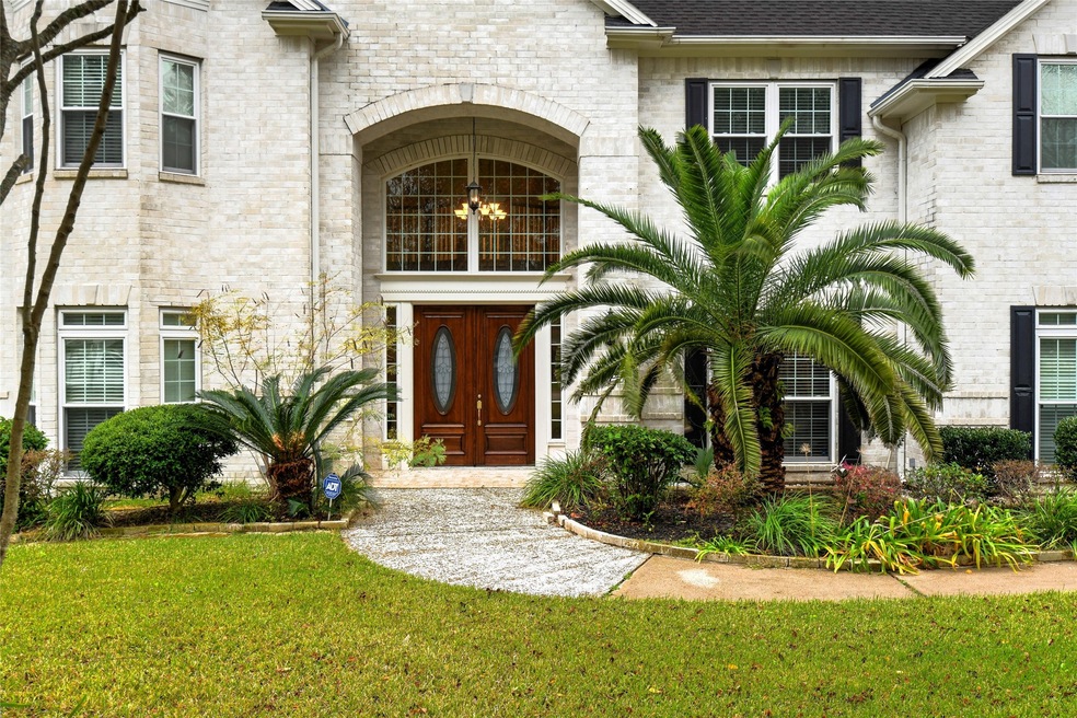 1704 E Winding Way Dr, Friendswood, TX 77546 - photo 1