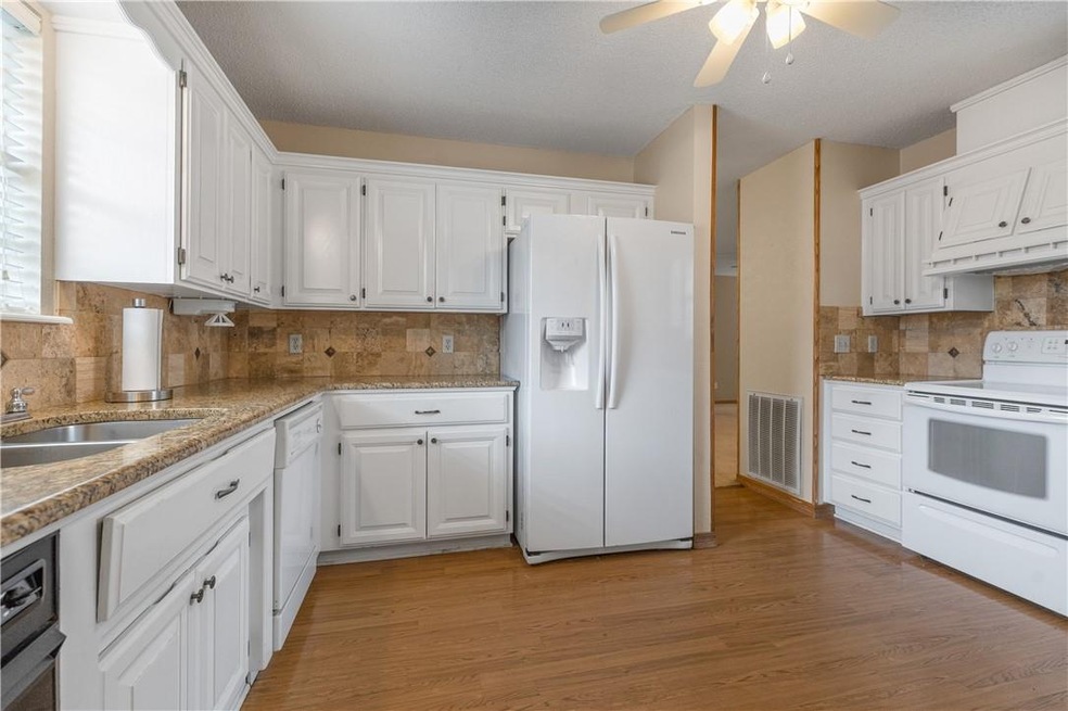 904 W Linden St, Rogers, AR 72756 - photo 1