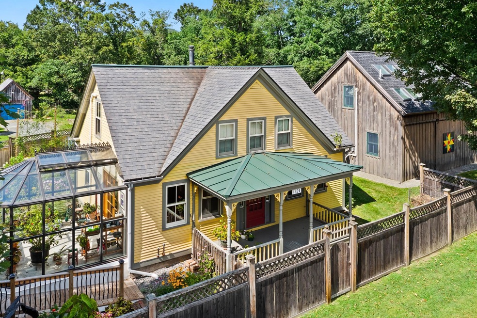 25 Pleasant St, Lyme, NH 03768 - photo 1