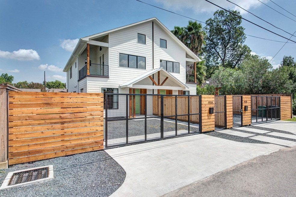 1733 Airline Dr unit A, Houston, TX 77009 - photo 1