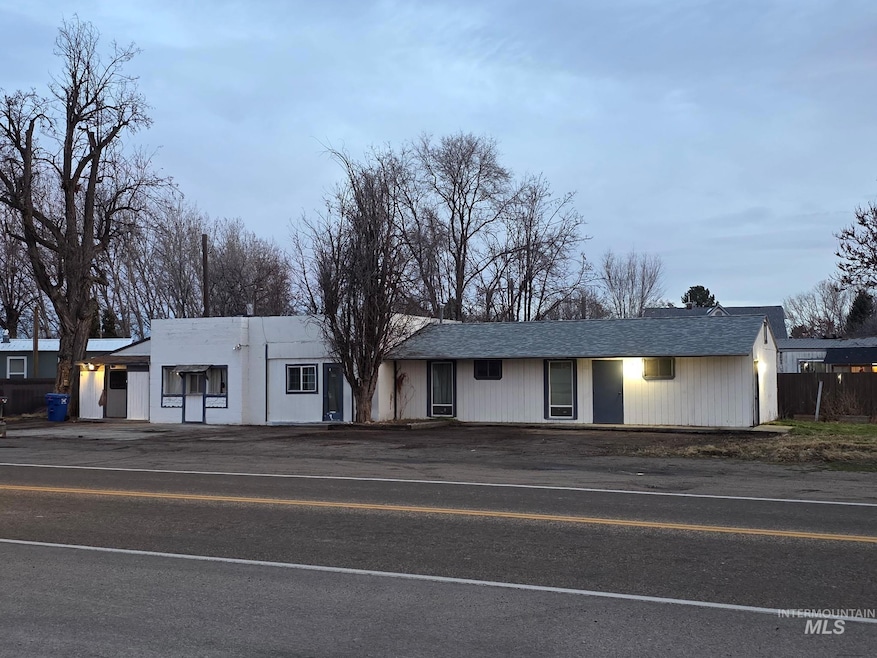 321 Southeast Ave, New Plymouth, ID 83655 - photo 1