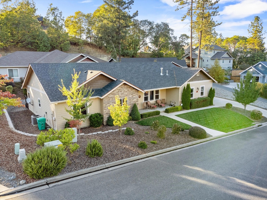 1582 SE Rosemary Ln, Grants Pass, OR 97527 - photo 1