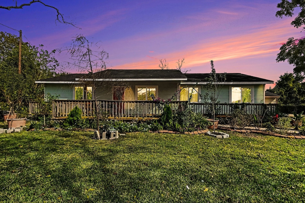 1627 Texas Ave, League City, TX 77573 - photo 1