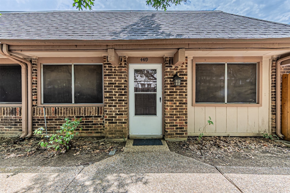 For Sale $220,000 • Co-Listing Agent