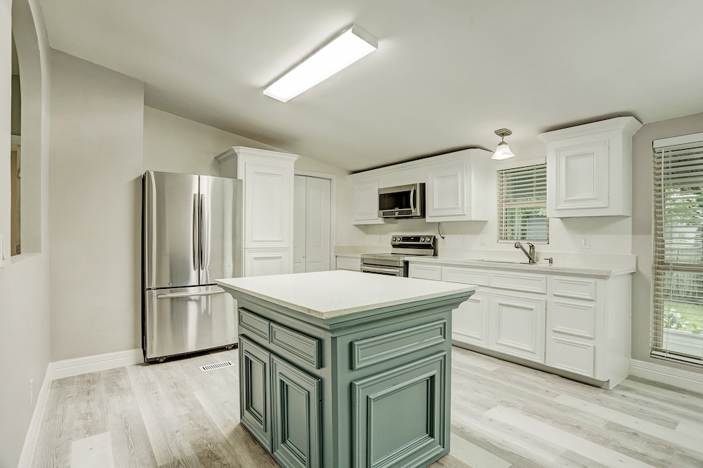 5837 Jerrycrest Dr, Pearland, TX 77584 - photo 1