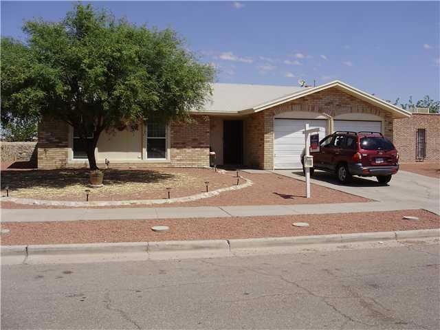 1502 Opossum Cir, Horizon City, TX 79928 - photo 1