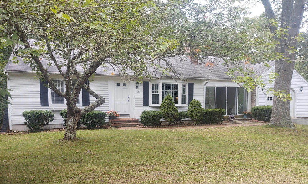 6 Deveau - front of house
