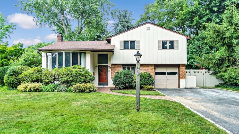 39 Daniel Dr, Glen Cove, NY 11542 - photo 1