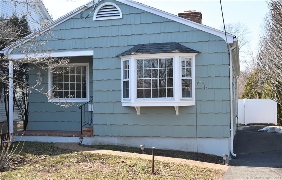 52 S Pine Creek Rd, Fairfield, CT 06824 - photo 1