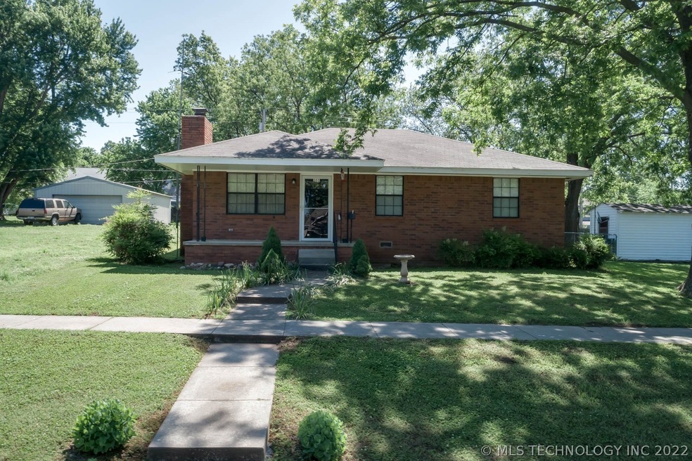 305 S Vine Ave, Cleveland, OK 74020 - photo 1