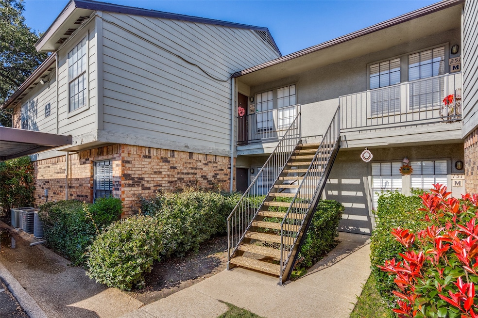 5335 Bent Tree Forest Dr unit 150, Dallas, TX 75248 - photo 1