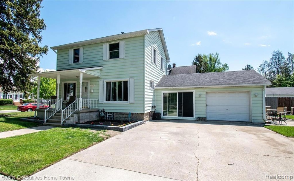 1702 Chestnut St, Port Huron, MI 48060 - photo 1