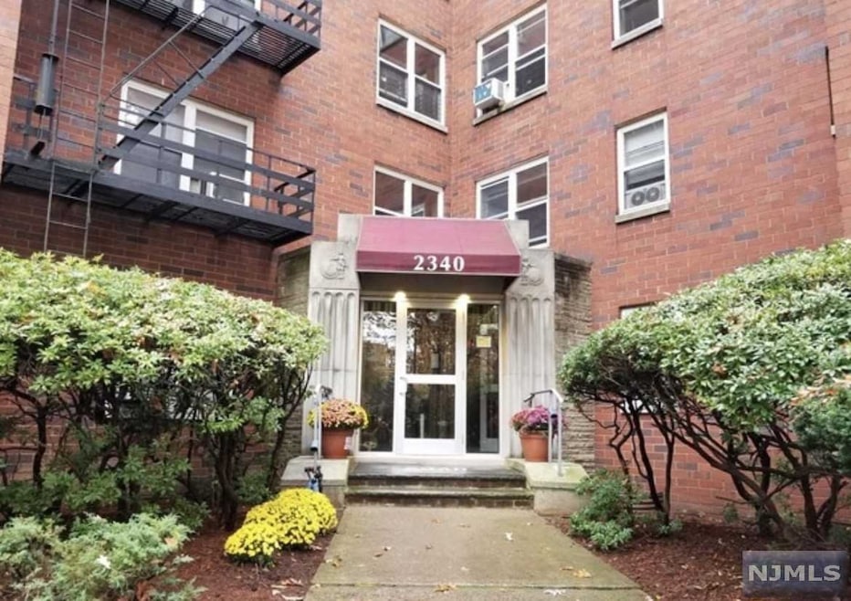 2340 Linwood Ave unit 5A, Fort Lee, NJ 07024 - photo 1