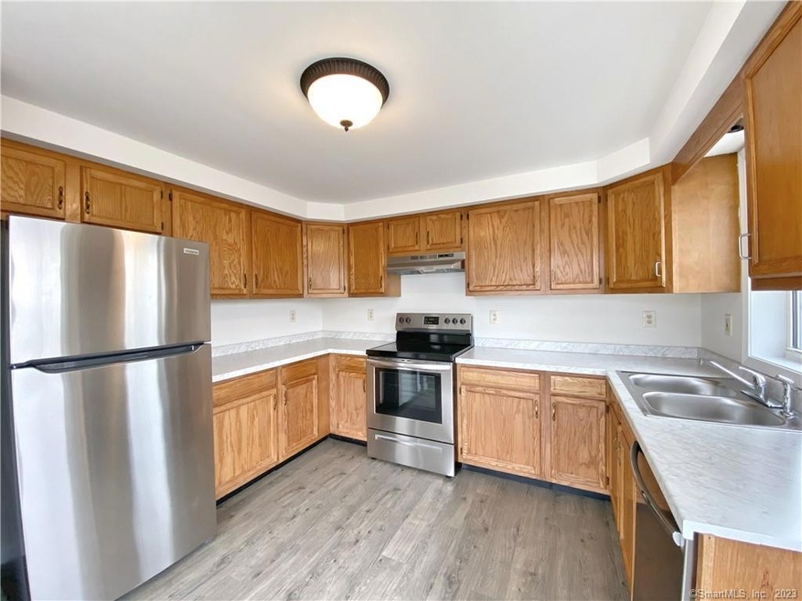 3 Selleck St unit B, Norwalk, CT 06855 - photo 1