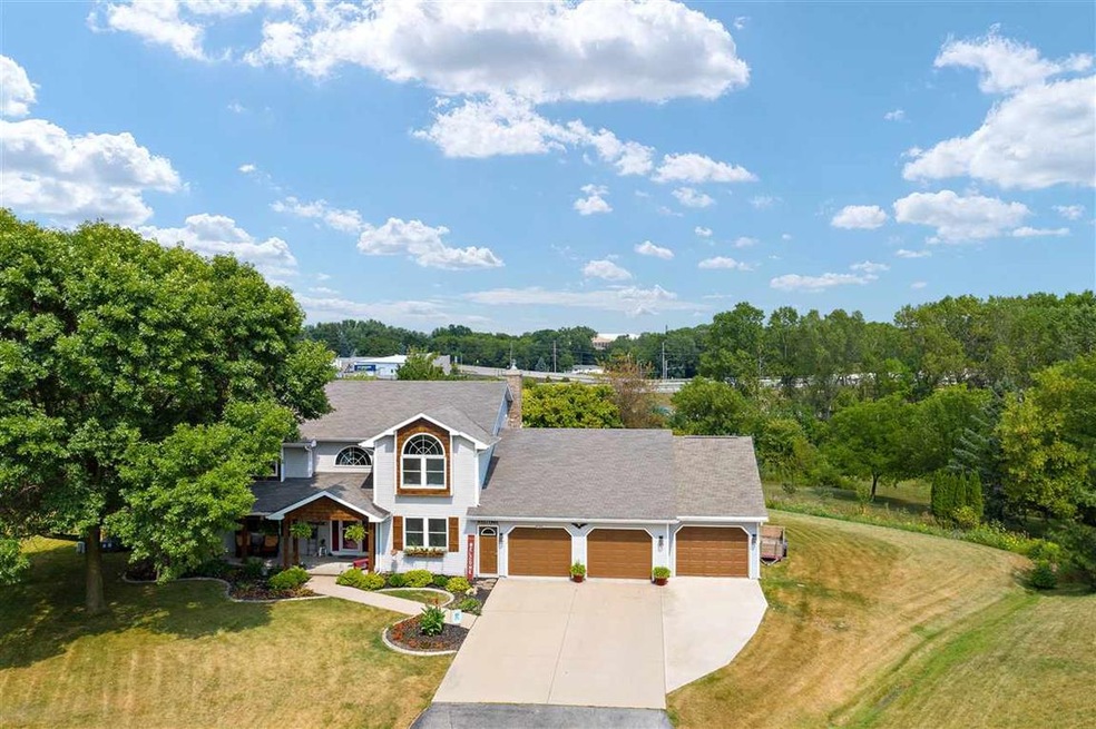 W2760 Oakridge Ct, Appleton, WI 54915 - photo 1