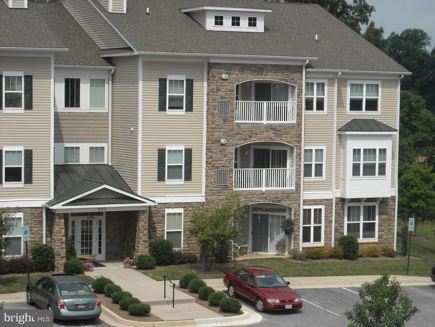 304 Wyndham Cir unit L, Owings Mills, MD 21117 - photo 1