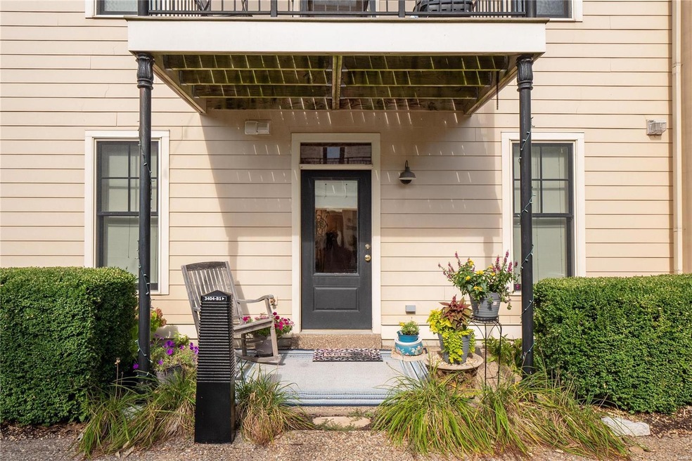 Charming 2 bedroom, 2 full bath, ground level cond
