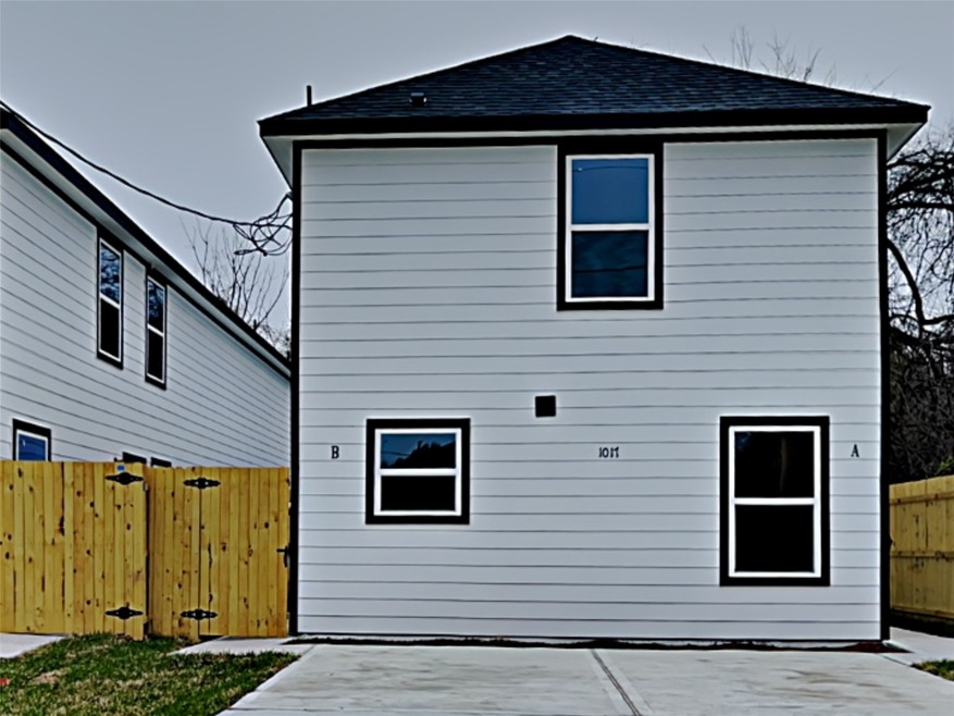 1017 North Ln unit B, Houston, TX 77088 - photo 1