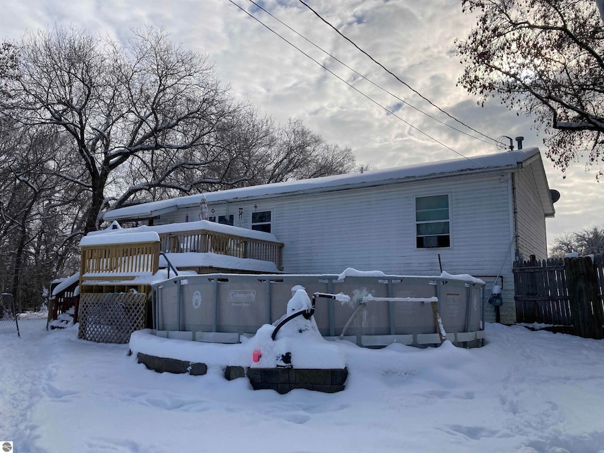 302 W Page St, Rose City, MI 48654 - photo 1