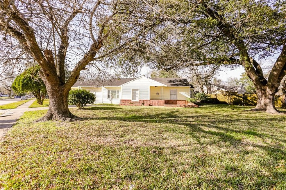 6230 Sherwood Dr, Houston, TX 77021 - photo 1