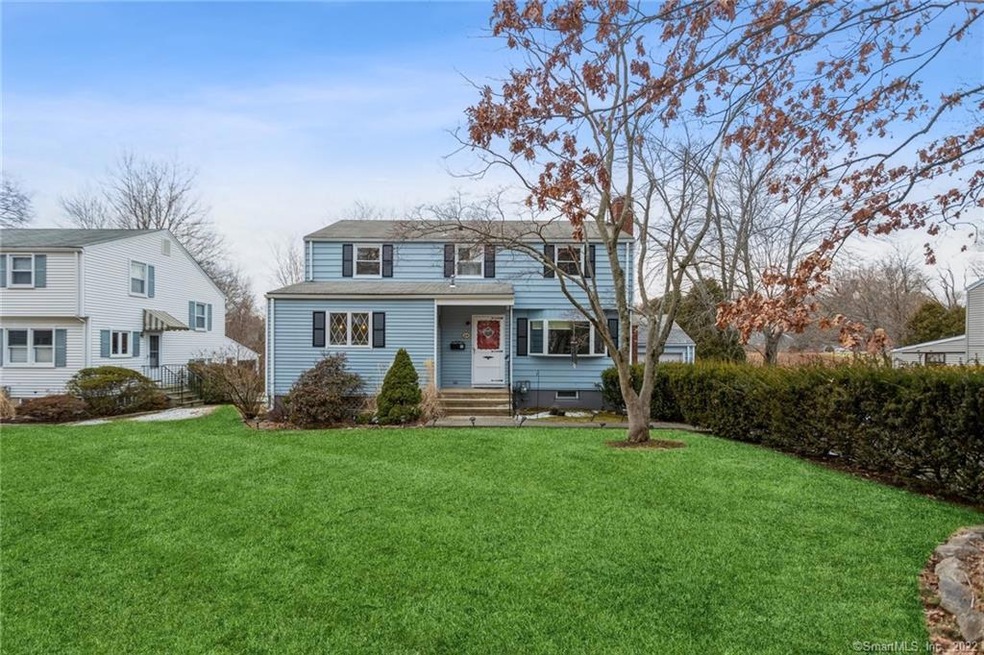 114 Crestwood Dr, Stamford, CT 06905 - photo 1