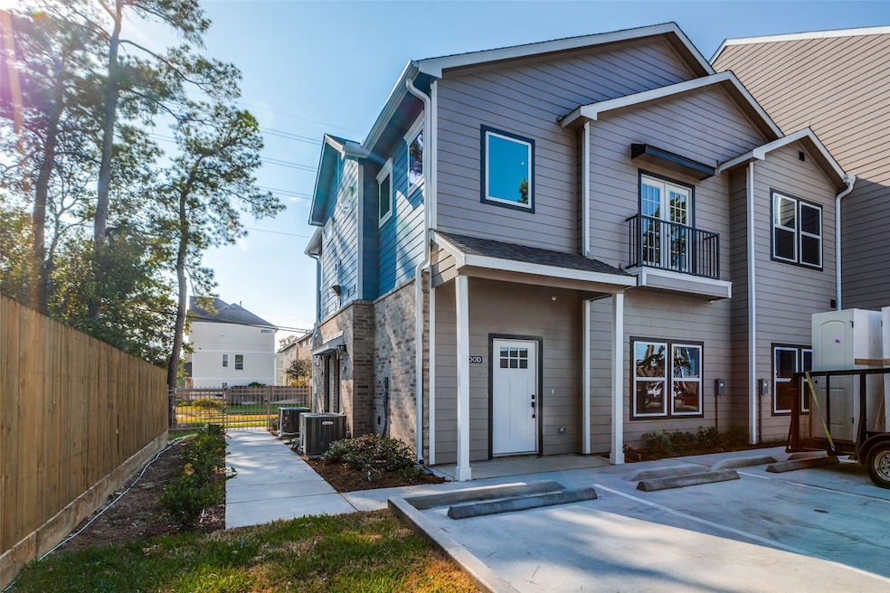 5262 Ella Blvd unit 310, Houston, TX 77018 - photo 1