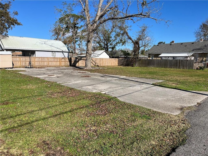 235 W Easy St, Destrehan, LA 70047 - photo 1