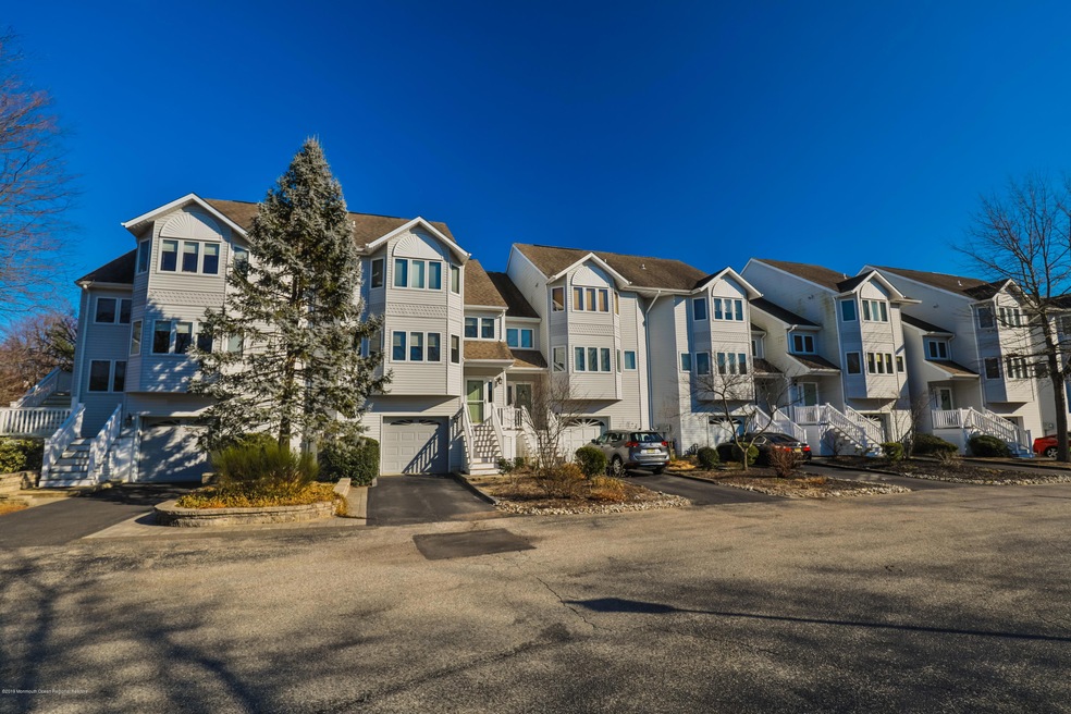 LAUREL CHASE--BEAUTIFUL COMPLEX