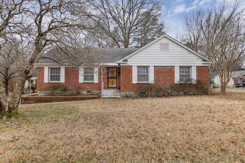 Ranch-style house featuring a front lawn