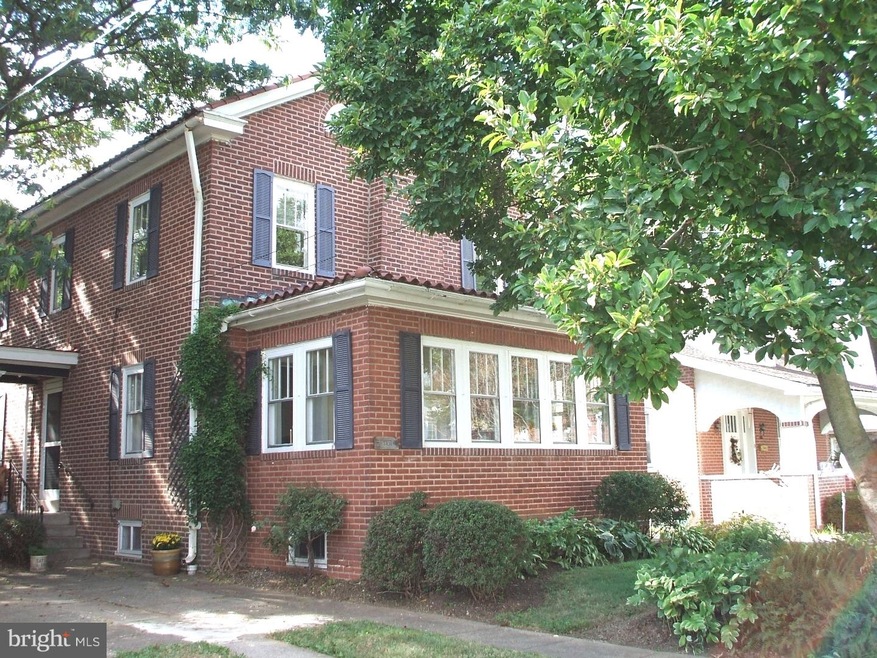 138 E Parkway Ave, Chester, PA 19013 - photo 1