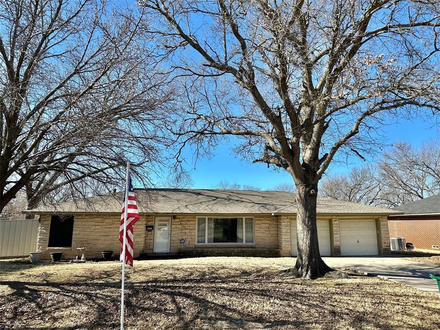 1401 Hillcrest Blvd, Gainesville, TX 76240 - photo 1