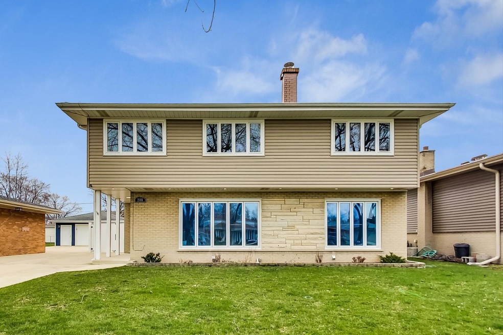 2101 Westview Dr, Des Plaines, IL 60018 - photo 1