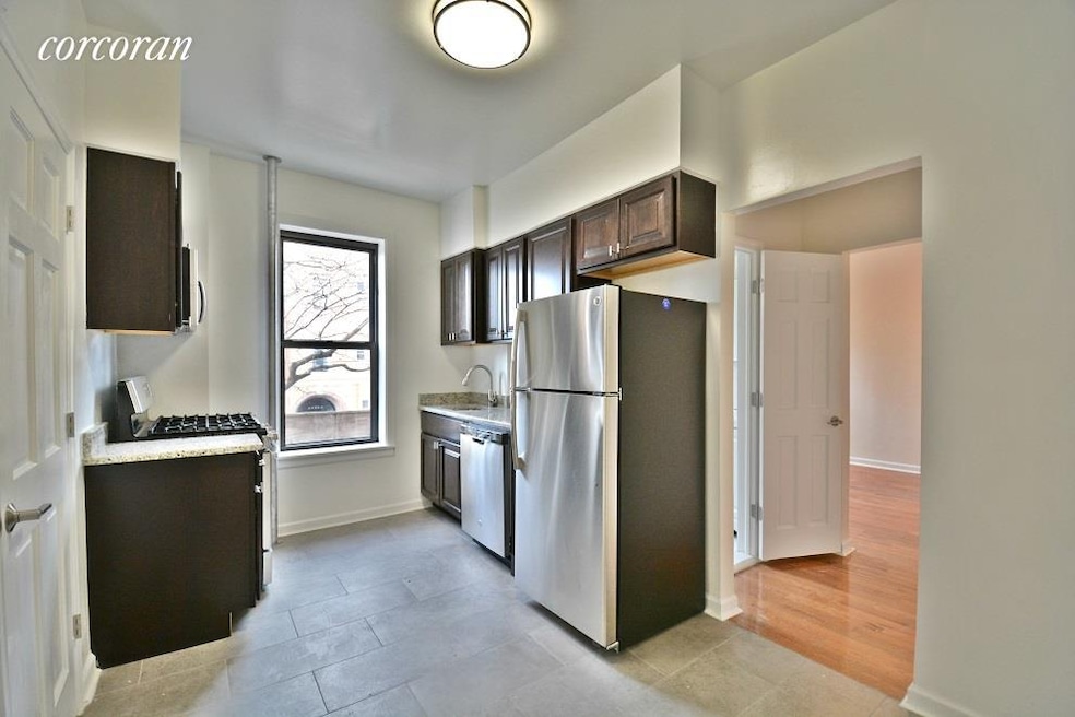 22-73 41st St unit 6, Astoria, NY 11105 - photo 1