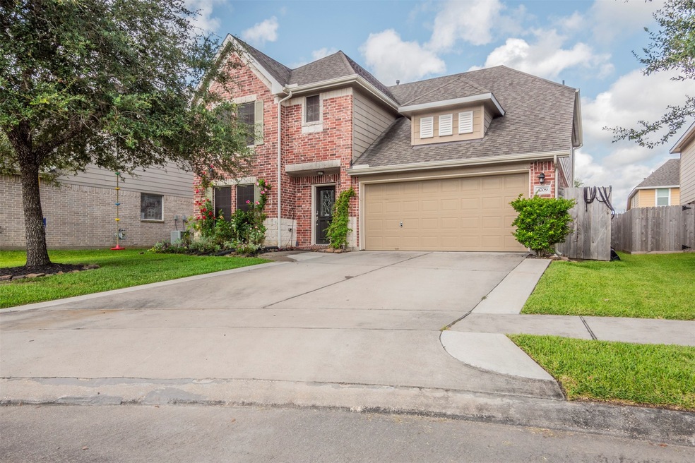 4709 Lake Line Ct, Alvin, TX 77511 - photo 1