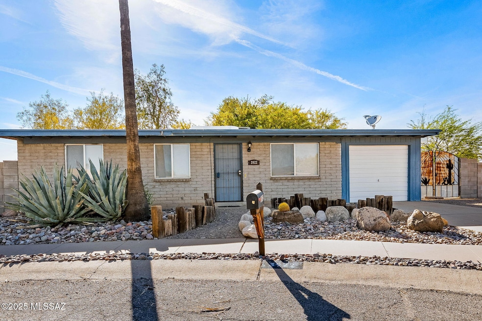 1-web-or-mls-3922 S Lazy Palm Dr - MLS I