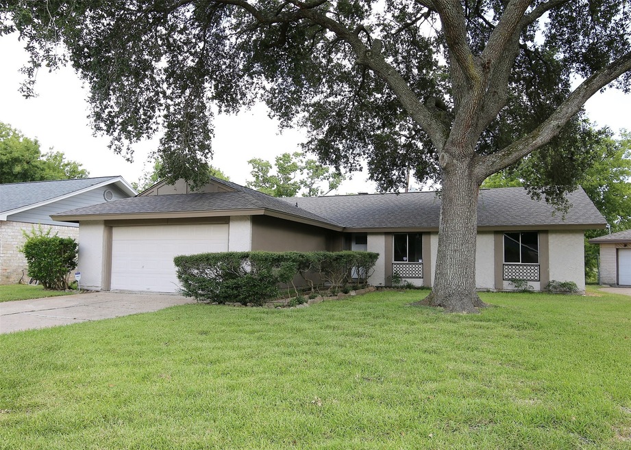 4107 Ravine Dr, Friendswood, TX 77546 - photo 1