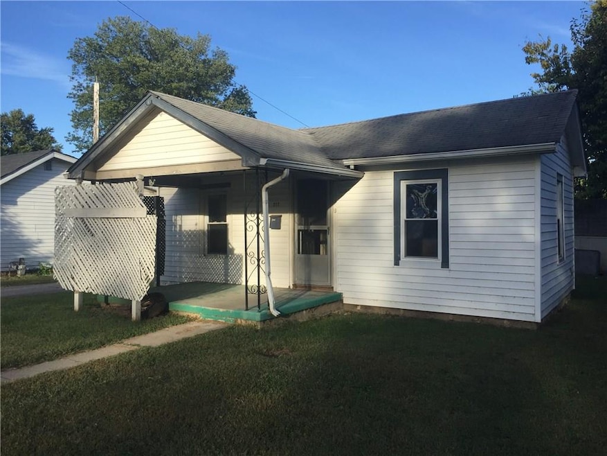 217 N Ross St, Columbus, IN 47201 - photo 1