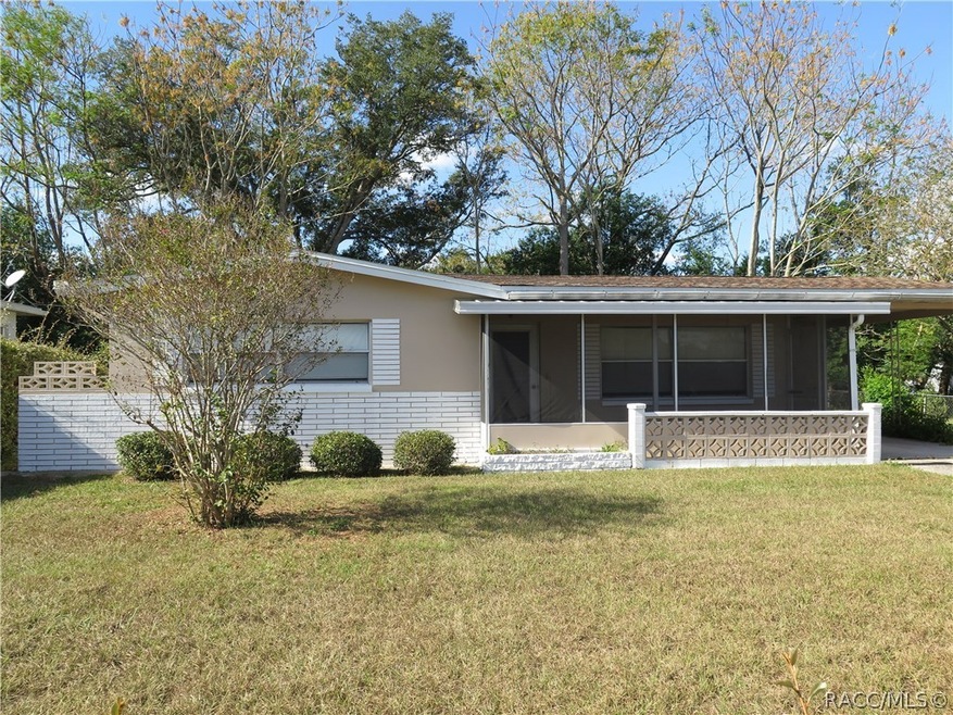 Beverly Hills 2 bed / 1 bath. This home is mover i