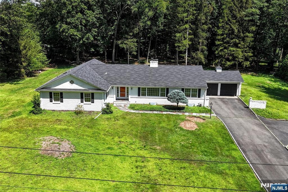 47 Twin Brooks Rd, Saddle River, NJ 07458 - photo 1